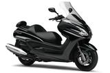 画像: Y046 YAMAHA GRAND MAJESTY400 ■価格:75万6000円 マジェスティの伝統を色濃く残す、快適性重視した大柄なボディ。394cc水冷単気筒エンジンとアルミ鋳造フレームによって、高速走行やタンデムでも安定感が高い。