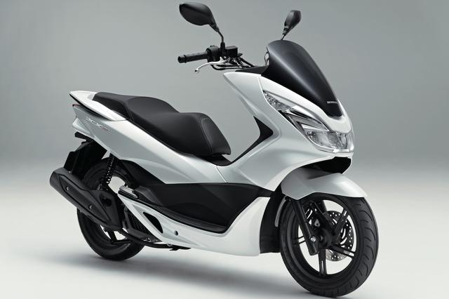 画像: H053 HONDA PCX150/SE ■価格:36万720円/37万1520円 原付二種の人気モデルPCXの軽二輪版。2014年にモデルチェンジされ、上質感を高めたスタイリング、フリクションの低減によって燃費を向上させたエンジン、快適さを増したパッケージ、大容量化された燃料タンクなどを搭載。