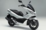画像: H053 HONDA PCX150/SE ■価格:36万720円/37万1520円 原付二種の人気モデルPCXの軽二輪版。2014年にモデルチェンジされ、上質感を高めたスタイリング、フリクションの低減によって燃費を向上させたエンジン、快適さを増したパッケージ、大容量化された燃料タンクなどを搭載。