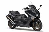 画像: Y045 YAMAHA TMAX530/IRON MAX ■価格:105万8400円/109万800円 (アイアンマックス) 独自のメカニズムによる「オートマチック・スーパースポーツ」。2015年モデルでモデルチェンジされ、精悍な表情を演出するLEDヘッドライトと新形状のフロントカウルなどを装備。アイアンMAXは専用色、専用装備の上級モデル。