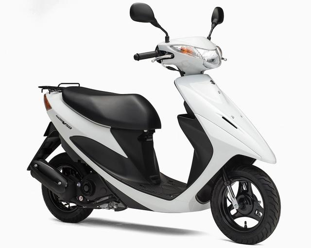 画像: S049 SUZUKI ADDRESS V50 ■価格:15万5520円 アドレスシリーズの50ccバージョンが昨年5月にマイナーチェンジ。アドレスらしいスポーティな外観はそのままに、新エンジンで低燃費化。タンク容量も4.5Lから4.8Lに増量された。