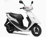画像: S049 SUZUKI ADDRESS V50 ■価格:15万5520円 アドレスシリーズの50ccバージョンが昨年5月にマイナーチェンジ。アドレスらしいスポーティな外観はそのままに、新エンジンで低燃費化。タンク容量も4.5Lから4.8Lに増量された。