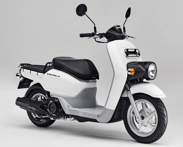 画像: H060 HONDA BENLY110 ■価格:27万3240円 ビジネススクーター・ベンリィの原付二種仕様。エンジンが水冷化された50cc版とは異なり、110のエンジンは空冷のまま。ただしメインスタンド強化などの改良点は共通だ。