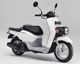 画像: H060 HONDA BENLY110 ■価格:27万3240円 ビジネススクーター・ベンリィの原付二種仕様。エンジンが水冷化された50cc版とは異なり、110のエンジンは空冷のまま。ただしメインスタンド強化などの改良点は共通だ。