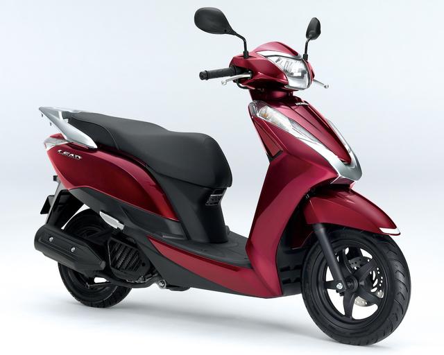 画像: H055 HONDA LEAD125 ■価格:29万3760円 リードシリーズの最新モデル。シート下収納を拡大するなど、使い勝手を向上。エンジンはPCXにも採用された水冷eSPユニット。アイドリングストップ機構も備えていて燃費も良好だ。新たにキャンディノーブルレッドを追加設定。
