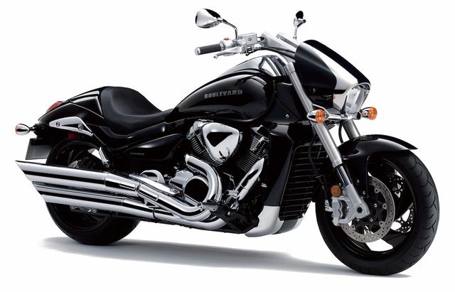 画像: S029 SUZUKI BOULEVARD M109R ■価格:182万5200円 搭載される水冷Vツインは1783ccという排気量に加え、DOHC4バルブヘッドも採用し強烈なトルクを発揮。極太リアタイヤ、倒立フロントフォークまで装備する孤高のメガクルーザー。