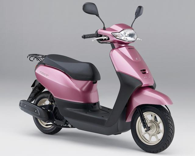 画像: H063 HONDA TACT/BASIC ■価格:17万2800円/15万9840円 久々に復活したタクトは「ニュースタンダードスクーター」を目指し、シンプルで落ち着きのあるフォルムに、燃費の良い水冷eSPエンジンを搭載。容量20ℓのシート下収納スペースなど実用性も高い。