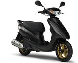 画像: Y060 YAMAHA JOG ZR ■価格:19万4400円 ジョグのスポーティバージョンがZR。リアスポイラーやリザーバータンク付きリアサスペンション、専用メーターを装着、専用のカラーリングでスタンダードモデルと差別化。