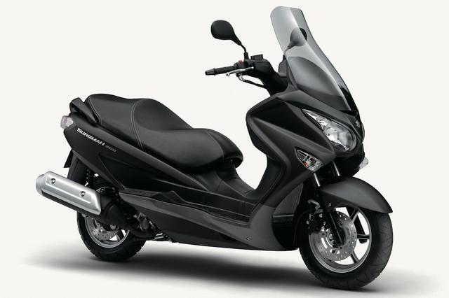 画像: S040 SUZUKI BURGMAN200 ■価格:52万3800円 ヨーロッパで人気のバーグマン200。ゆったりとしたシート、防風効果の高い大型スクリーンなどで快適さも確保。容量41ℓのシート下収納スペースなど実用装備も充実。