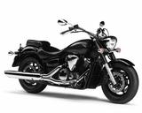 画像: Y033 YAMAHA XVS1300A ■価格:124万2000円 重厚なロー&ロングのスタイルが際立つミドルクルーザー。不等間隔爆発の60度Vツインは水冷化によりコンパクトさと高出力を両立し、パルス感あふれる走りを楽しめる。