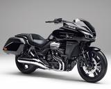 画像: H041 HONDA CTX1300 ■価格:189万円 縦置き水冷V4搭載のアメリカンテイストツアラーで、CB1300とF6Bの中間的な位置付け。ブルートゥース対応オーディオシステムやパニアケースなど、ツーリング向け装備が充実。