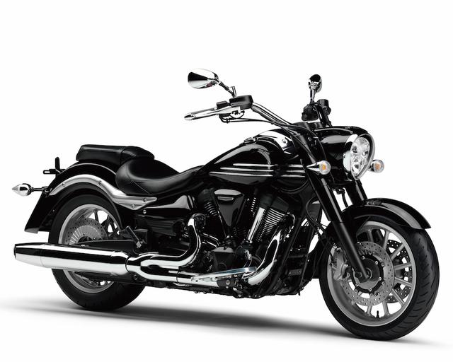 画像: Y062 YAMAHA XV1900A ■価格:168万4800円 図太いトルクを発生する1854ccという破格の大排気量をほこる空冷Vツイン、重厚な美しさと共に抜群の快適さを実現する巨体など、ヤマハ製クルーザーの中でも圧倒的な存在感を備える1台。
