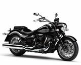 画像: Y062 YAMAHA XV1900A ■価格:168万4800円 図太いトルクを発生する1854ccという破格の大排気量をほこる空冷Vツイン、重厚な美しさと共に抜群の快適さを実現する巨体など、ヤマハ製クルーザーの中でも圧倒的な存在感を備える1台。