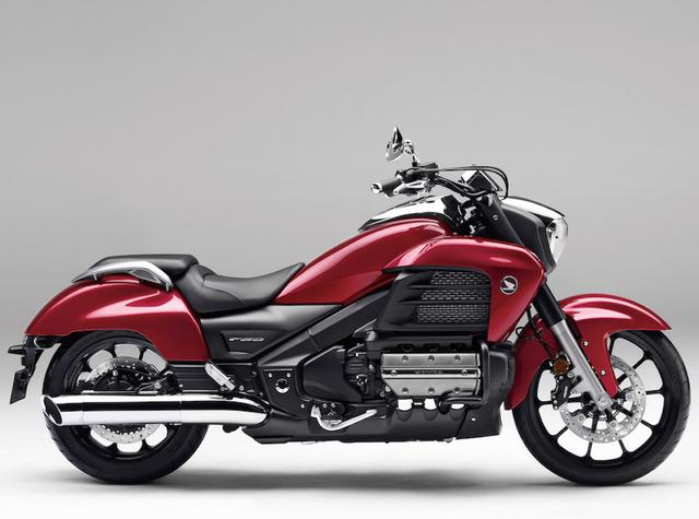 画像: H040 HONDA GOLDWING F6C ■価格:199万8000円 ゴールドウイングの基本メカニズムをベースに、大きなスクリーンとカウルを取り払い、スタイリッシュなLEDヘッドライトを装着。斬新なスタイルのストリート・マッスル・クルーザーへと生まれ変わった。
