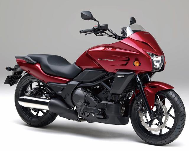 画像: H044 HONDA CTX700/N ■価格:76万6800円〜/83万1600円〜 NCシリーズをベースに、低重心のボディとアップライトなポジションを与えたクルーザー的モデル。最新仕様では完成度が高まった新セッティングのDCTを得てスポーティさが増した。