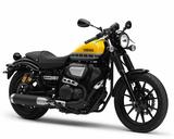 画像: Y029 YAMAHA BOLT C-SPEC ■価格:97万7400円/102万8160円(60th) ボルトをベースに、カフェレーサー的スタイルを取り入れたバリエーションモデル。ハンドルバー、ステップ位置、前後サスペンション長を伸ばすなどカフェ系ロードモデル的味付けがなされている。60thは期間限定受注だ。