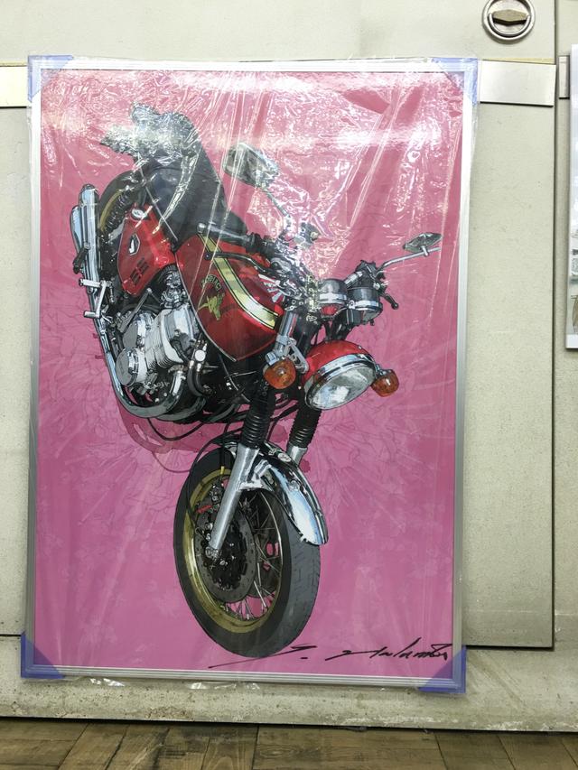 画像: グランデさんのサイン入りパネルはCB750!(ブックタワーさんは上記のとおりカタナです)