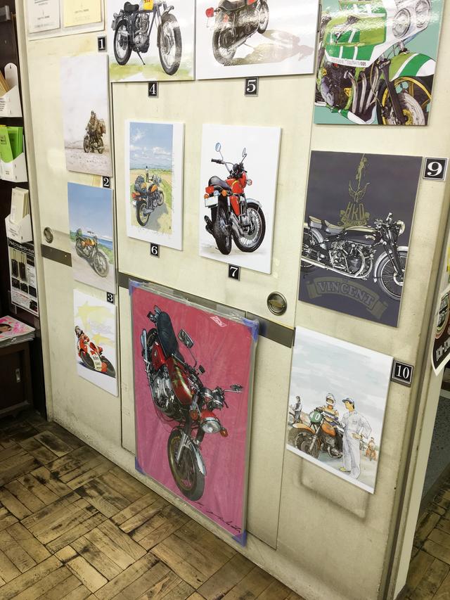 画像: グランデさんさんも会場は5階です。 こちらがパネル展示のようす。 ん、よく見ると……そうなんです、特賞のA1サイン入りパネルは、 ブックタワーさんとグランデさんで、異なる絵柄になっているんです!