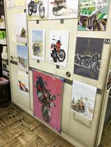 画像: グランデさんさんも会場は5階です。 こちらがパネル展示のようす。 ん、よく見ると……そうなんです、特賞のA1サイン入りパネルは、 ブックタワーさんとグランデさんで、異なる絵柄になっているんです!