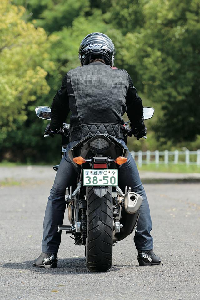 画像2: ■RIDING POSITION シャープな見た目とは裏腹に、快適性を重視した乗車姿勢!
