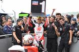 画像2: ついに勝ったぞ! 中上貴晶がMoto2初勝利!