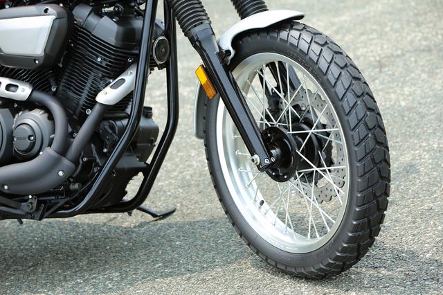 画像: 撮影車両の装着タイヤはブリヂストンの「トレイルウイング101」で、オフロード走行にも対応。指定空気圧は前後共に280kPaとなっている。