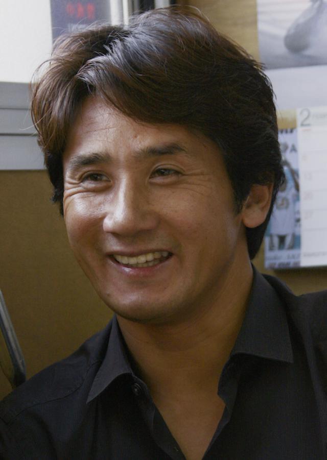 画像: 伊藤 真一(いとう しんいち) プロフィール 宮城県出身のロードレースライダー。鈴鹿8時間耐久ロードレースでは1997、1998年の2連覇を含む4度の優勝、そして2005年、2006年に国内最高峰全日本ロードレース選手権JSB1000クラス2年連続チャンピオン獲得など輝かしい戦績をもつ。現在は、HRCレーシングアドバイザーとして後進の指導にあたるほか、ホンダテストライダーも務める。