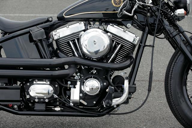 画像: 95.3×101.6㎜のボア×ストロークだったツインカム88時代より、88.9×107.9㎜とロングストロークとなるエボリューションエンジン。定評のあるS&S製だ。