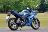 画像: ウインドプロテクションに優れたスタイリッシュなフルカウルはGSX-Rを彷彿させる、スポーティなデザイン。 ボディカラーはこのMotoGPカラーのほか、プレーンなレッドとブラックがラインアップされている。