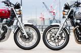 画像: ホイールタイプ:スタンダードモデルがアルミキャストホイール、EXがアルミワイヤースポークホイールを採用している。昨年登場した限定のCB1100 EX<ABS>・特別仕様はEXにスポークホイールを装着している。