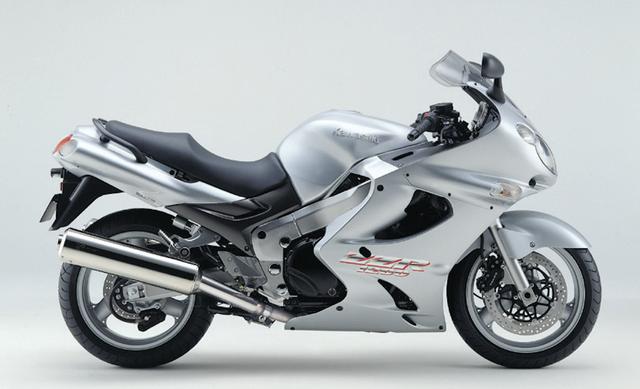 画像: ●水冷4スト並列4気筒DOHC4バルブ●1164cc●152PS/9800rpm●12.6kg-m/8200rpm●236kg●120/70ZR17・180/55ZR17
