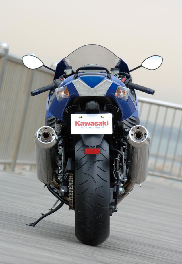 画像5: ハヤブサから「最速」を奪還すべく満を持して投入されたZZR1400。