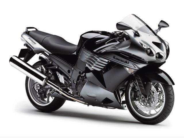 画像3: ●水冷4ストDOHC4バルブ並列4気筒●1352cc●193PS/9500rpm(ラム加圧時 203PS/9500rpm)●15.7kg-m/7500rpm●220kg●120/70ZR17・190/50ZR17 ※諸元は欧州仕様