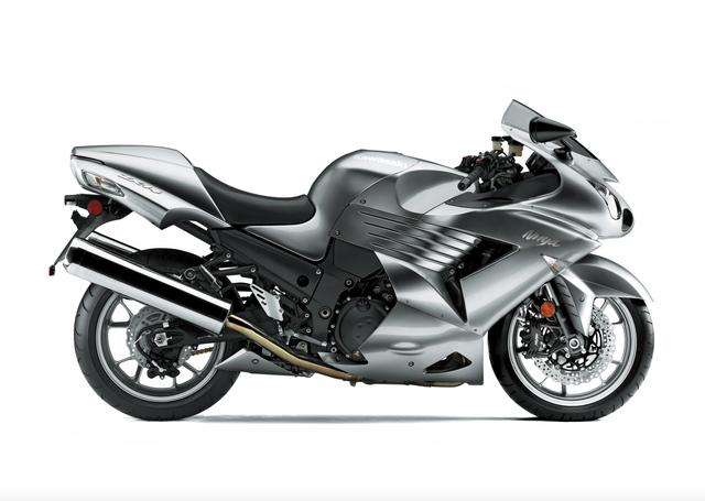 画像1: ●水冷4ストDOHC4バルブ並列4気筒●1352cc●193PS/9500rpm(ラム加圧時 203PS/9500rpm)●15.7kg-m/7500rpm●220kg●120/70ZR17・190/50ZR17 ※諸元は欧州仕様