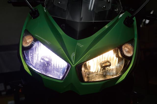 画像: こちらはロービーム側がHID、ハイビーム側がノーマル。ハイビーム時やパッシング時は両眼点灯になるが、色の差が大きく、アンバランスな印象を受ける。