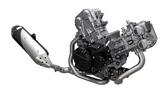 画像: 水冷DOHC645cc90°Vツインエンジンは、従来モデルであるグラディウス650と比べて60箇所以上のパーツを新設計。国内新排気ガス規制(ユーロ4相当)に対応し、燃費性能も向上している。アルミダイキャストシリンダーにはスズキ独自のSCEM(Suzuki Composite Electrochemical Material)メッキシリンダーを採用。フリクションの低減と、高い放熱性、耐摩耗性、気密性を確保している。