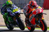 画像: 予選からバチバチだったロッシとマルケス タイム出しした周の抜き合いはヒヤッとしましたね…