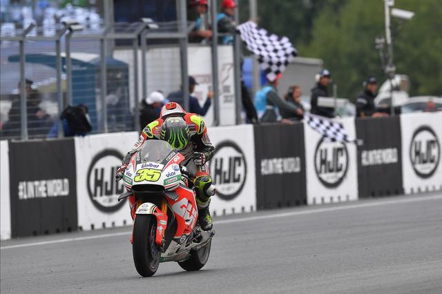 画像: 苦労人、ついに優勝! 雨のレースでの、サテライトチーム勢の優勝は、ジャック・ミラーに続いてふたり目!