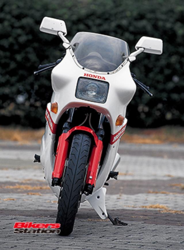 画像2: レーサーRS250Rとの並行開発で生み出され レプリカ戦線に放たれたロードゴーイングレーサー