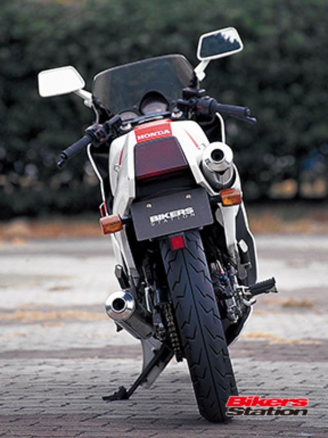 画像3: レーサーRS250Rとの並行開発で生み出され レプリカ戦線に放たれたロードゴーイングレーサー