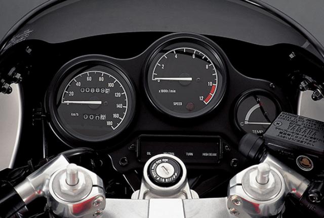 画像2: 市販レーサーのTZ250と同時進行で、 ワークスレーサーのエンジニアが開発に携わる