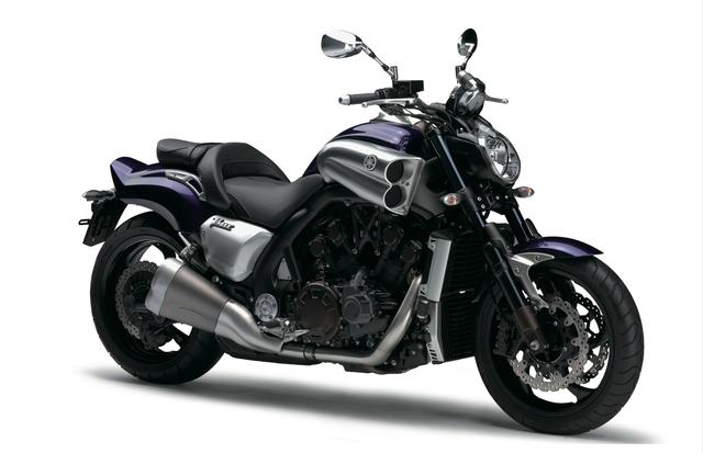 画像: YAMAHA VMAX 最高出力:151PS/7500rpm 最大トルク:15.1kg-m/6000rpm 価格:237万6000円
