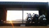 画像: バイク専用ガレージも併設! ツーリング先では「安心してバイクを停めておけるか」が心配になりますが、運営されているのがバイク乗りの皆さんなので、バイクの保管はもちろんバイクメンテナンス用品貸出、洗車可などライダー目線で考えてくれているのが嬉しいですね。 (写真:BASE8823さん)