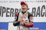 画像: 表彰台ではこの表情。「いままでずっと応援してくれた広島のみんなに優勝で恩返しできました」(山口)