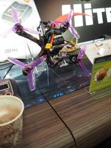 画像: こちらはオリジナルのドローンだそうです。コーヒーを頂いている間はドローンの説明をしてくださいました。そして市販ドローンの展示も拝見♪