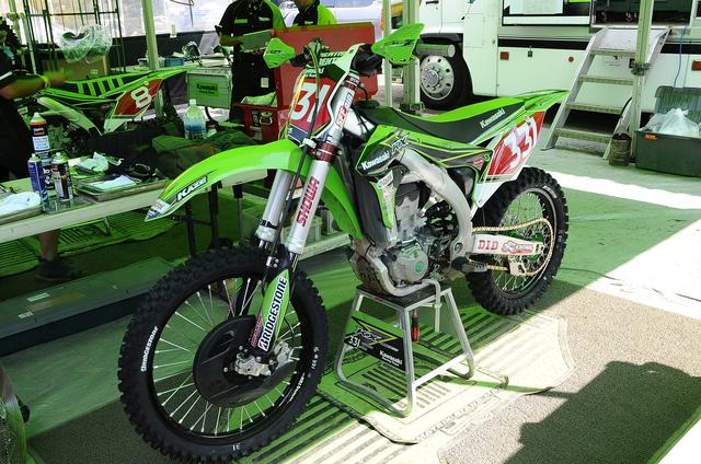 画像: カワサキワークスマシンKX450F-SR このフレームはもうロードスポーツだな…