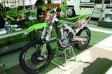 画像: カワサキワークスマシンKX450F-SR このフレームはもうロードスポーツだな…