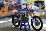 画像: ヤマハワークスマシンYZ450FM 後傾シリンダー、後方排気との先進技術てんこ盛りです