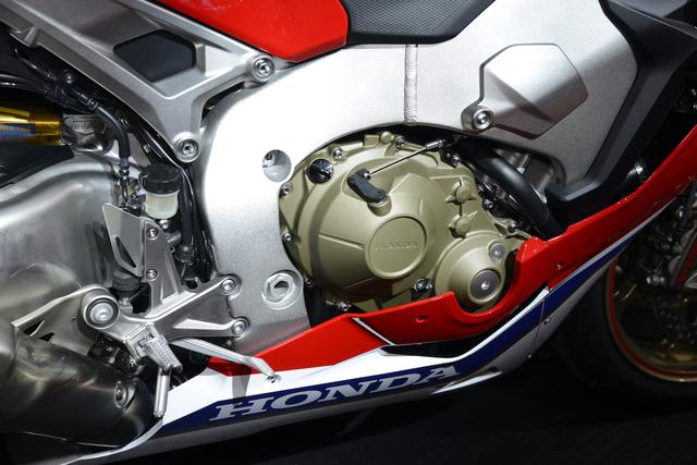 画像: エンジンは8KW(約10.88PS)の出力向上。フレームは剛性バランスを見直した事実上の別物です。