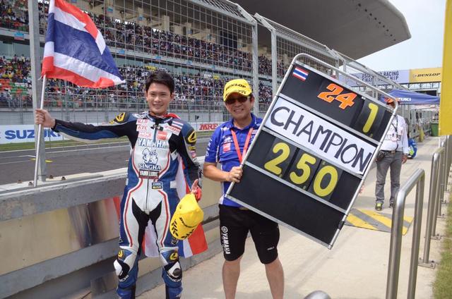 画像: アピワは22歳、去年のランキングは3位でした。CHAMPIONの文字、手書きやないかw
